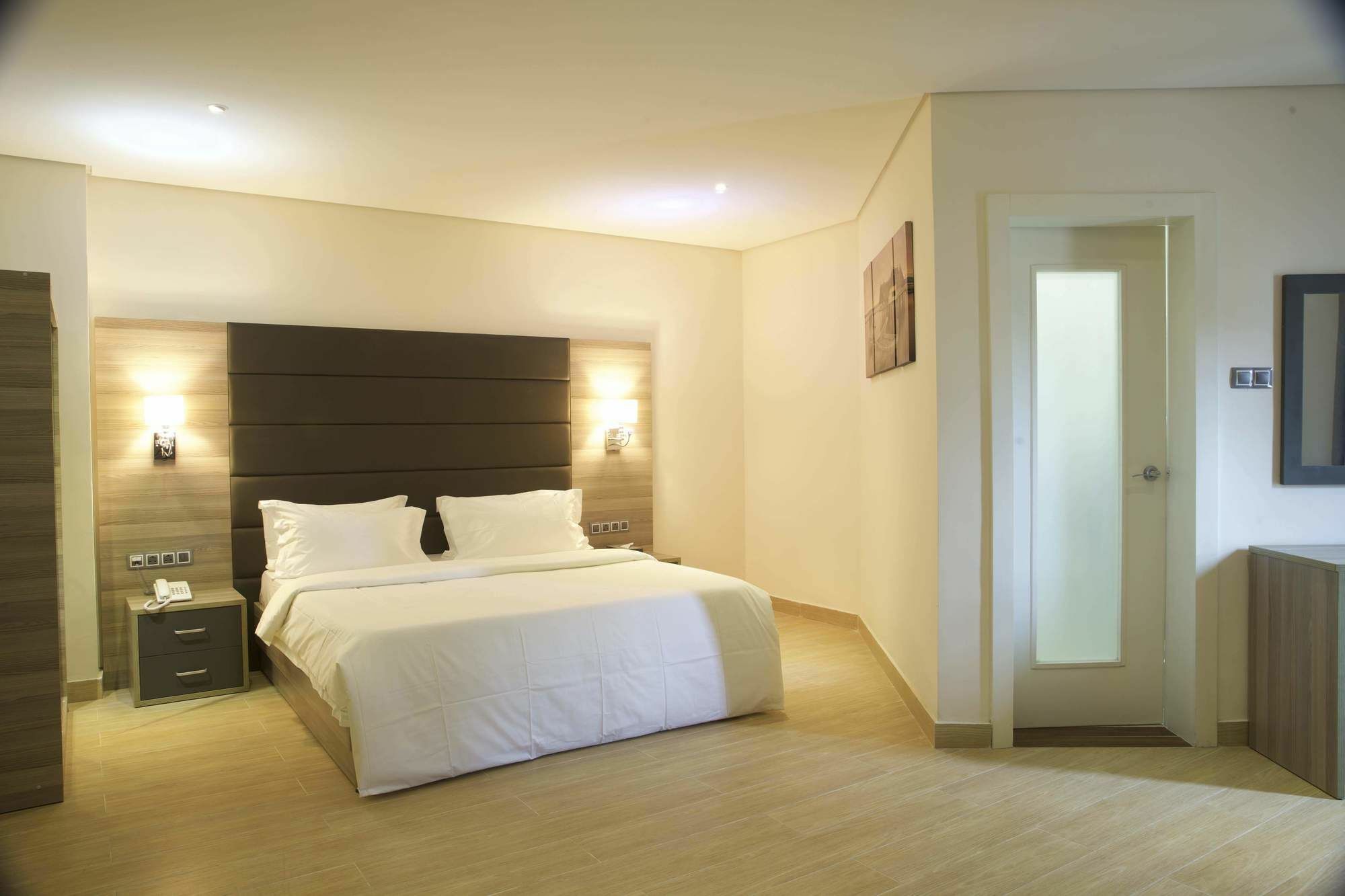 Scarlet Lodge Лаґос Екстер'єр фото